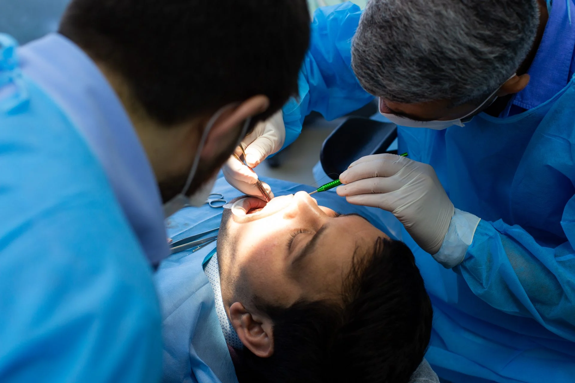 dentist assistant surgery dental clinic